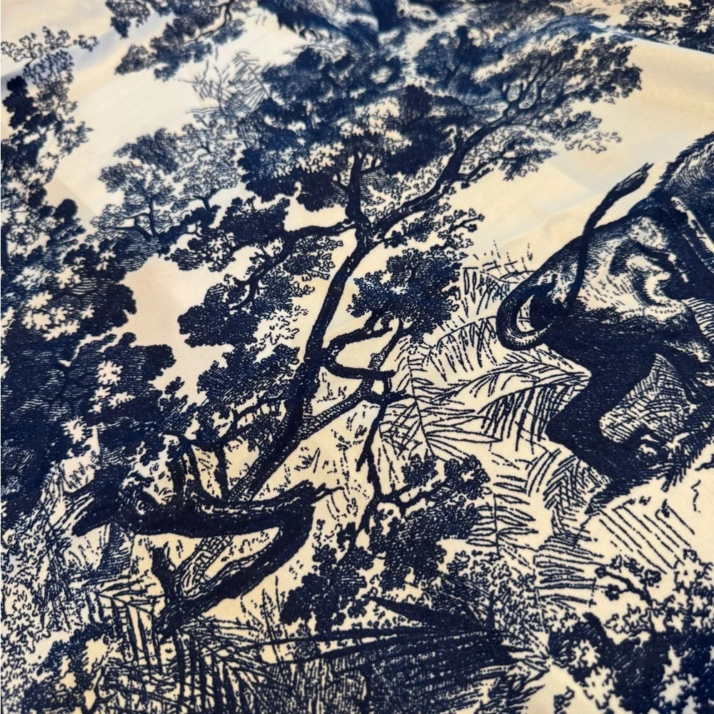NEW Elegant Chic & CLASSIC Blue & White Scarf Animal Jungle print 34 X 34”